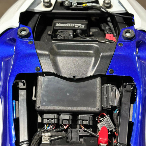 Schnitz Racing MaxxECU Sport Plug and Play Kit Suzuki Hayabusa (22-25), installed in the motorcycle's engine compartment with black and electronic components visible.