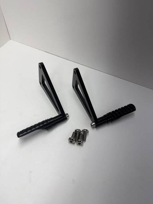 Schnitz Racing Motorcycle Performance Parts Lightweight Rear Sets Suzuki GSXR1000 (17-25), black rear foot pegs and foot controls for motorcycle racing.