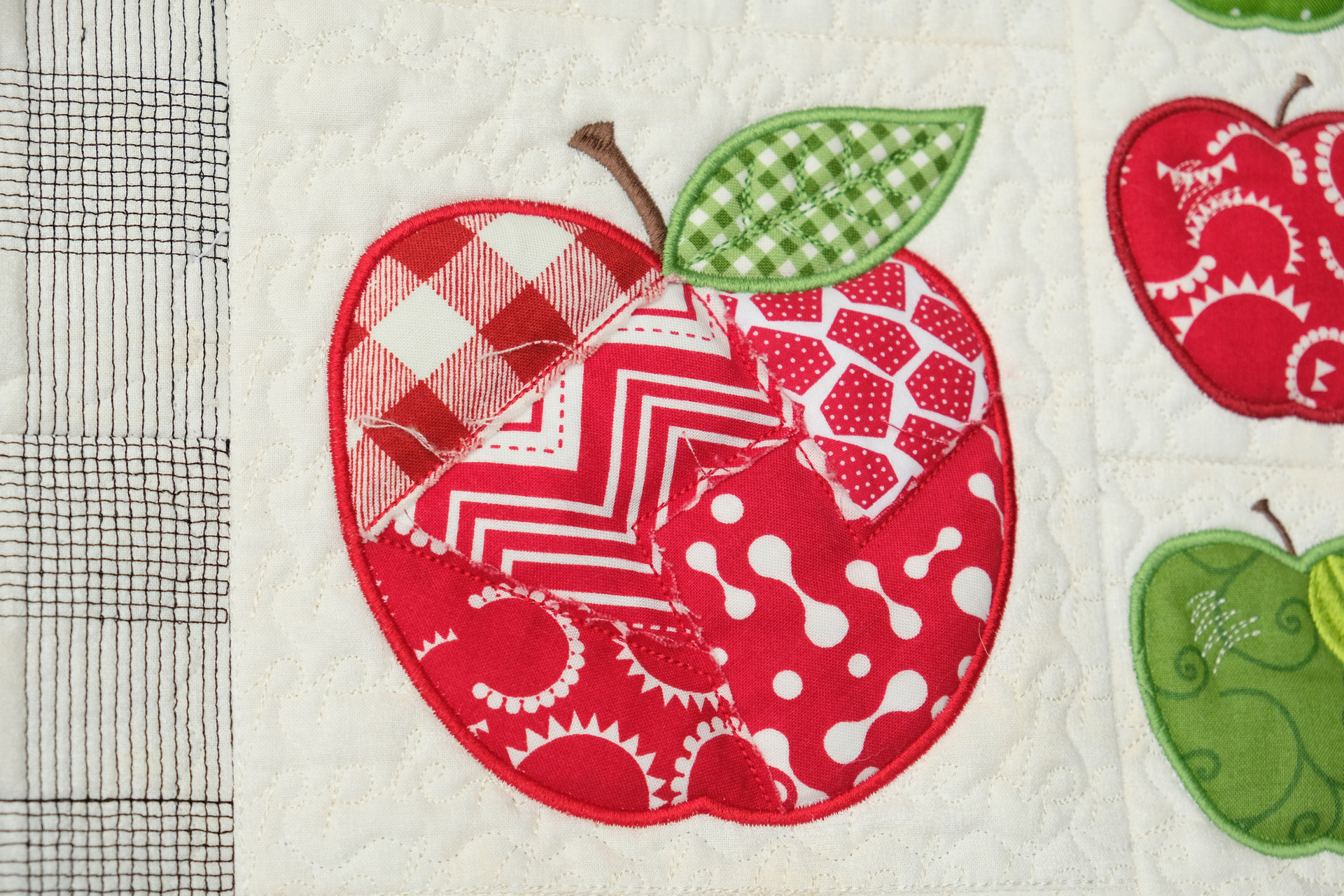 HOOPSISTERS - Quilt in the Hoop Embroidablock designs