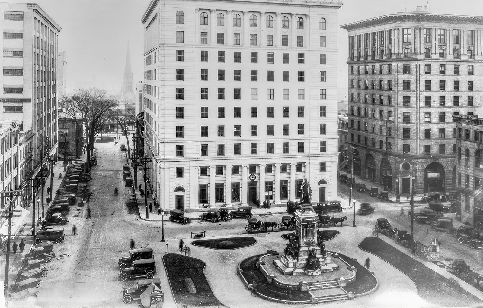 La Tour Phillips Square 1