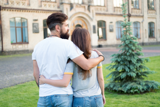 Building Trust to Deepen Intimacy Building Trust to Deepen Intimacy