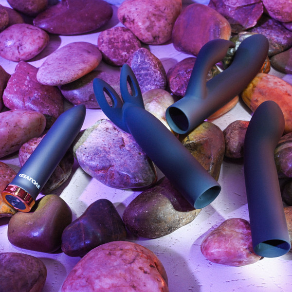 Evolved Novelties Four Play - Powerful bullet with four unique silicone sleeves