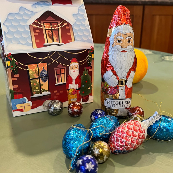 Riegelein "Weihnachtshaus" Chocolate-Filled Santa House