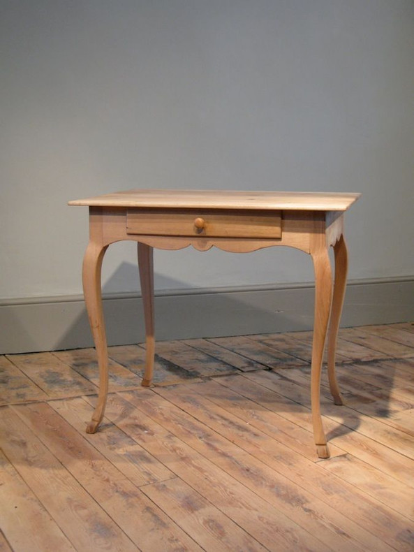  A History of the Cabriole Table Leg Design