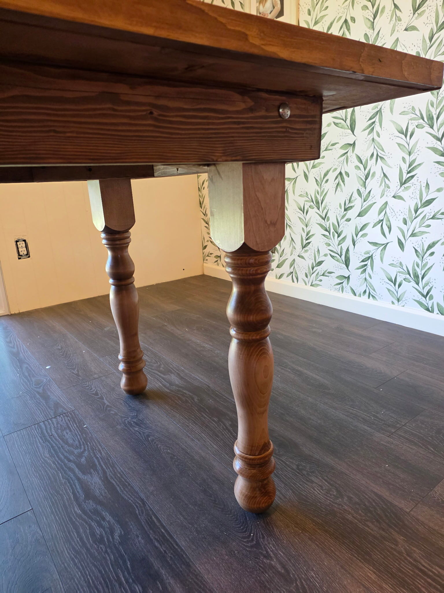 dtl13-table-leg.jpg