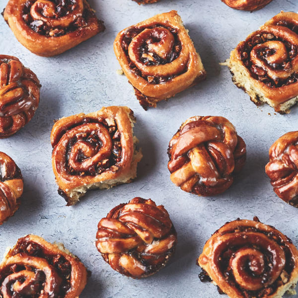 Date Molasses, Cinnamon and Pecan Buns