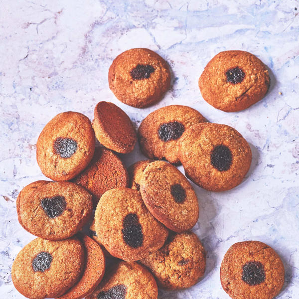 Date Molasses, Ginger and Cinnamon Cookies