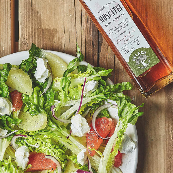 Grapefruit and goat’s cheese salad with Moscatel Vinegar dressing