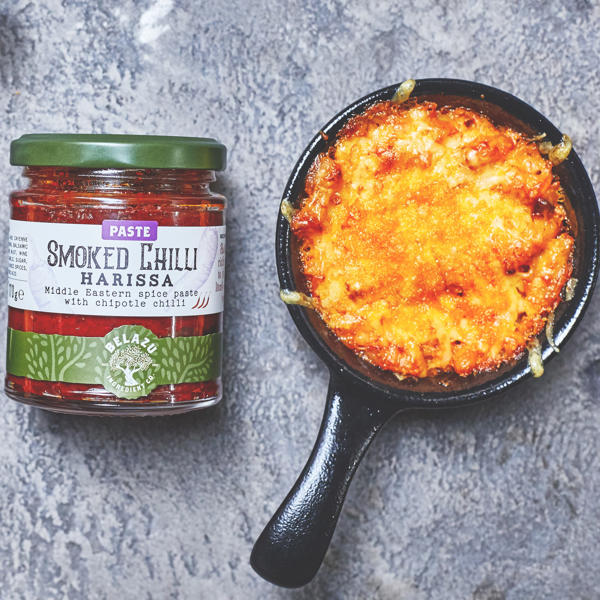 Smoked Chilli Harissa Mac & Cheese with Garlic Bread