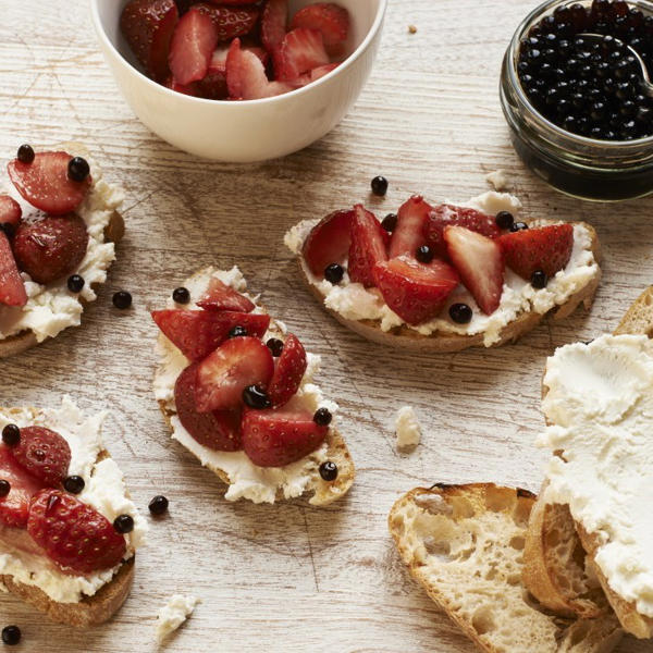 Strawberry and Goat's Cheese Crostini with Balsamic Pearls