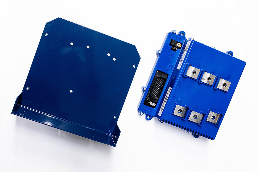 Engine Coolant Reservoir Tank With Cap & Hoses For 2005-2007 Nissan Frontier, Pathfinder, Xterra 4.0L - Replaces 21710EA000