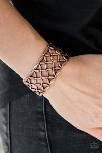 Shimmery copper floral frames are threaded along a stretchy band, stacking into a bold seasonal look.
Sold as one individual bracelet. Shimmery copper floral frames are threaded along a stretchy band, stacking into a bold seasonal look.
Sold as one individual bracelet.