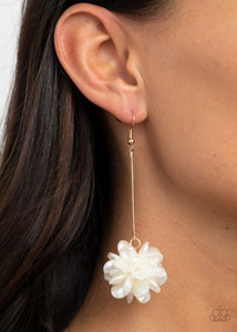 Featuring faceted surfaces, pearly white teardrop beads delicately cluster at the bottom of a dainty gold chain for an elegant look. Earring attaches to a standard fishhook fitting.
Sold as one pair of earrings. Featuring faceted surfaces, pearly white teardrop beads delicately cluster at the bottom of a dainty gold chain for an elegant look. Earring attaches to a standard fishhook fitting.
Sold as one pair of earrings.