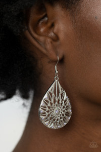 Featuring a shattered snowflake pattern, the front of an airy silver teardrop is adorned in dainty purple rhinestones for an icy finish. Earring attaches to a standard fishhook fitting.
Sold as one pair of earrings. Featuring a shattered snowflake pattern, the front of an airy silver teardrop is adorned in dainty purple rhinestones for an icy finish. Earring attaches to a standard fishhook fitting.
Sold as one pair of earrings.