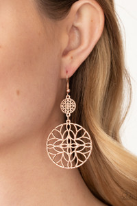 Featuring a stenciled mandala-like pattern, a studded rose gold frame swings from a dainty matching frame, creating a whimsical lure. Earring attaches to a standard fishhook fitting.
Sold as one pair of earrings. Featuring a stenciled mandala-like pattern, a studded rose gold frame swings from a dainty matching frame, creating a whimsical lure. Earring attaches to a standard fishhook fitting.
Sold as one pair of earrings.