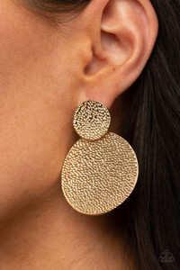 Delicately hammered in shimmery textures, curved gold discs delicately link into a stacked lure. Earring attaches to a standard post fitting.
Sold as one pair of post earrings. Delicately hammered in shimmery textures, curved gold discs delicately link into a stacked lure. Earring attaches to a standard post fitting.
Sold as one pair of post earrings.