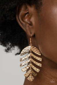 Rippling with tactile textures, dainty gold frames link into a dancing palm leaf for a simply seasonal fashion. Earring attaches to a standard fishhook fitting.
Sold as one pair of earrings. Rippling with tactile textures, dainty gold frames link into a dancing palm leaf for a simply seasonal fashion. Earring attaches to a standard fishhook fitting.
Sold as one pair of earrings.
