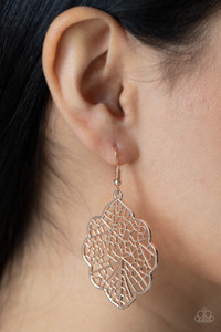 A scalloped rose gold leafy frame is filled with a backdrop of stenciled geometric accents, creating a whimsy seasonal display. Earring attaches to a standard fishhook fitting.
Sold as one pair of earrings. A scalloped rose gold leafy frame is filled with a backdrop of stenciled geometric accents, creating a whimsy seasonal display. Earring attaches to a standard fishhook fitting.
Sold as one pair of earrings.