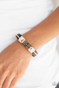 White twine knots wooden and brass beads along the front of a brown leather band, creating a seasonal centerpiece. Features an adjustable sliding knot closure.
Sold as one individual bracelet. White twine knots wooden and brass beads along the front of a brown leather band, creating a seasonal centerpiece. Features an adjustable sliding knot closure.
Sold as one individual bracelet.
