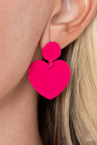 Painted in a glossy Fuchsia Fedora finish, a hammered disc gives way to a hammered heart frame for a flirtatious fashion. Earring attaches to a standard post fitting.
Sold as one pair of post earrings. Painted in a glossy Fuchsia Fedora finish, a hammered disc gives way to a hammered heart frame for a flirtatious fashion. Earring attaches to a standard post fitting.
Sold as one pair of post earrings.