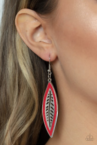 Bordered in a red leather trim, an airy silver leaf frame swings from the ear for a wildly seasonal fashion. Earring attaches to a standard fishhook fitting.
Sold as one pair of earrings. Bordered in a red leather trim, an airy silver leaf frame swings from the ear for a wildly seasonal fashion. Earring attaches to a standard fishhook fitting.
Sold as one pair of earrings.