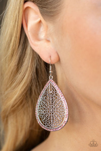 Bordered in dainty pink rhinestones, the center of an oversized silver teardrop is filled with an airy floral pattern for a seasonal flair. Earring attaches to a standard fishhook fitting.
Sold as one pair of earrings. Bordered in dainty pink rhinestones, the center of an oversized silver teardrop is filled with an airy floral pattern for a seasonal flair. Earring attaches to a standard fishhook fitting.
Sold as one pair of earrings.