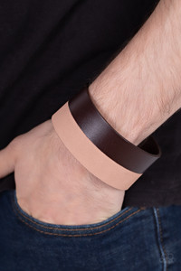 Edgy layers of light and dark brown leather wrap around the wrist for a down-to-earth fashion. Features an adjustable snap closure.
Sold as one individual bracelet. Edgy layers of light and dark brown leather wrap around the wrist for a down-to-earth fashion. Features an adjustable snap closure.
Sold as one individual bracelet.