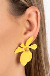 Featuring a golden studded center, asymmetrical Illuminating petals bloom into an abstract flower for a tropical inspired look. Earring attaches to a standard post fitting.
Sold as one pair of post earrings. Featuring a golden studded center, asymmetrical Illuminating petals bloom into an abstract flower for a tropical inspired look. Earring attaches to a standard post fitting.
Sold as one pair of post earrings.