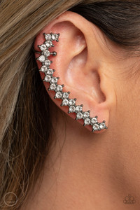 Encased in studded gunmetal fittings, pairs of glassy white rhinestones stack into a zigzagging frame up the ear for an electrifying fashion. Features a dainty cuff attached to the top for a secure fit.
Sold as one pair of ear crawlers. Encased in studded gunmetal fittings, pairs of glassy white rhinestones stack into a zigzagging frame up the ear for an electrifying fashion. Features a dainty cuff attached to the top for a secure fit.
Sold as one pair of ear crawlers.
