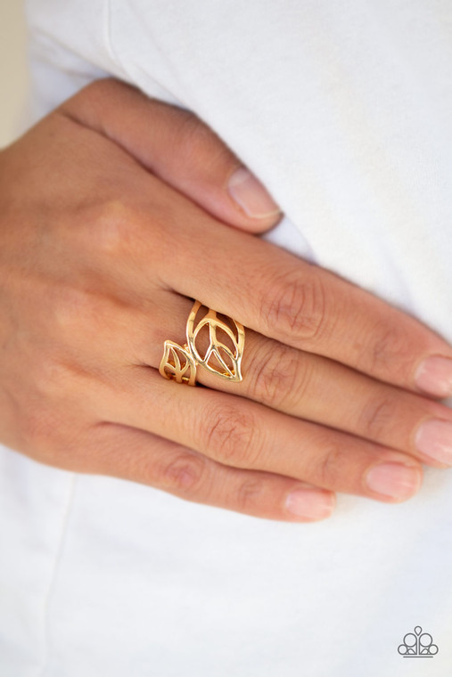 Brushed in a high-sheen finish, leafy gold bands curl around the finger in a seasonal fashion. Features a dainty stretchy band for a flexible fit.

Sold as one individual ring.