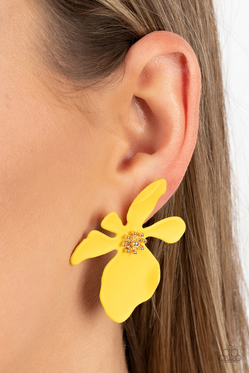 Featuring a golden studded center, asymmetrical Illuminating petals bloom into an abstract flower for a tropical inspired look. Earring attaches to a standard post fitting.

Sold as one pair of post earrings.