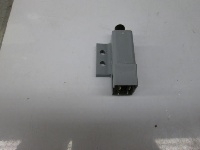 TORO 1-633110 Switch-Brake 
SUPERCESSION 100-8725

Where Used: Part Number 1-633110
Model Name Diagram
74216, Z283L Z Master, With 62" SFS Side Discharge Mower, 2001 (SN 210000001-
210999999)
ELECTRICAL ASSEMBLY