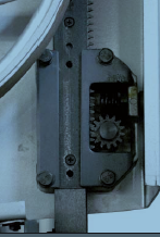 WOODMAX BS400 BANDSAW
Rack and pinion rise and fall of guide