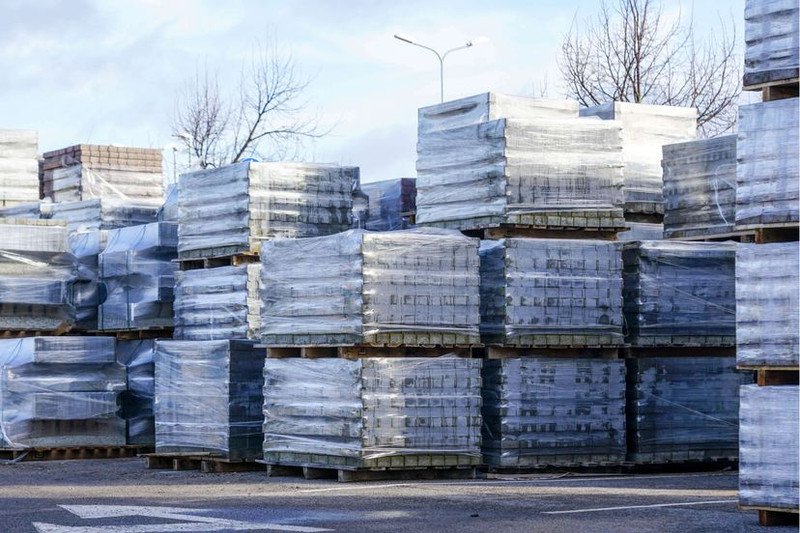 ​Outdoor Protection with UVI Pallet Covers and Stretch Wrap
