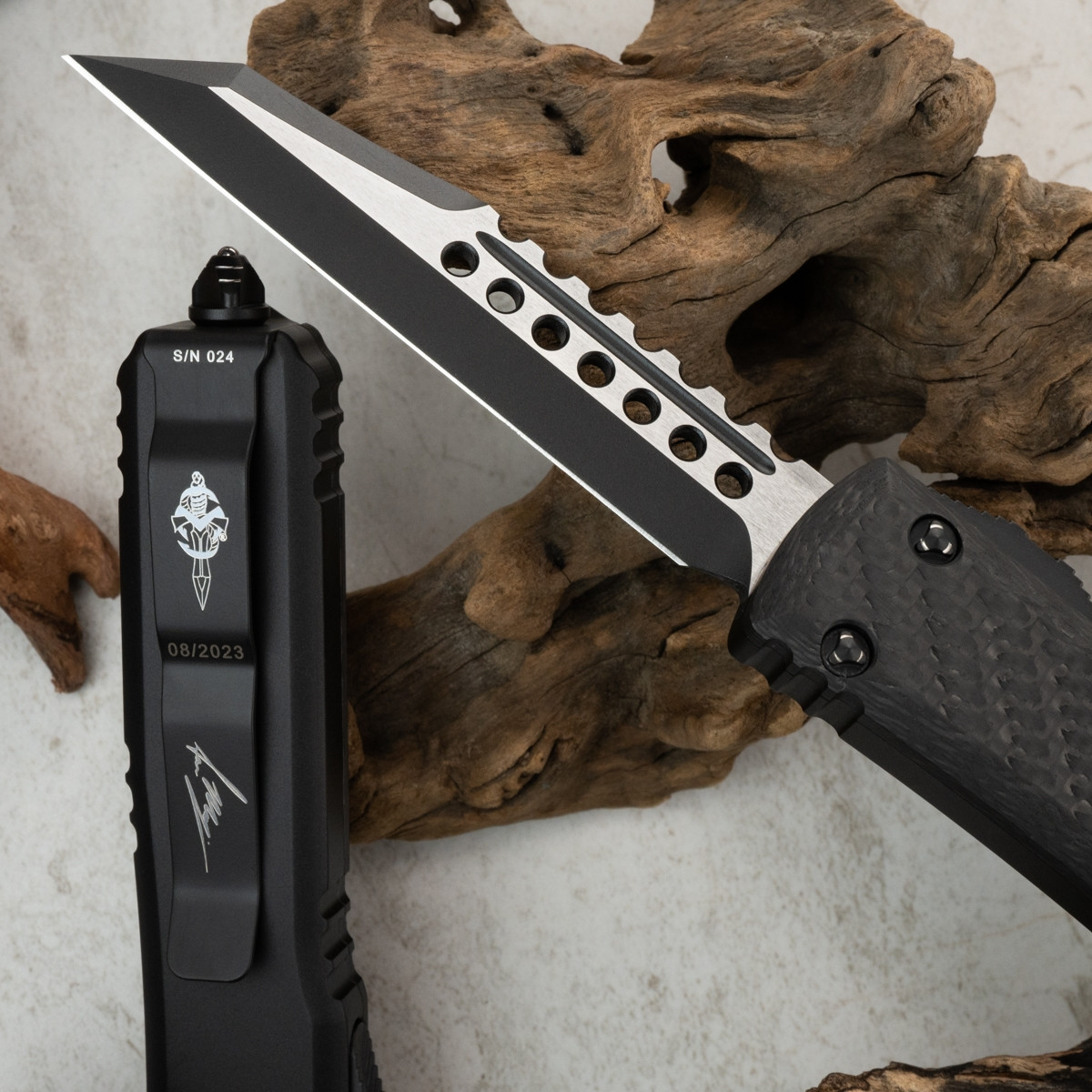 Microtech Ultratech 119W-1CFS Warhound Black Blade, Carbon Fiber 