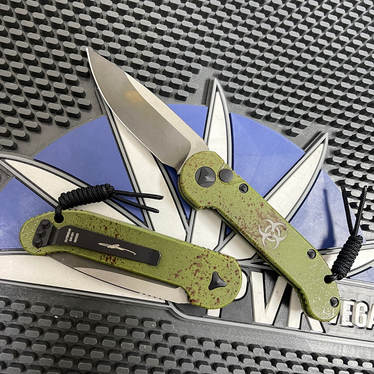 Microtech LUDT 135S-1OBDS Out Break Smooth Chassis Deep Engraved - PVK