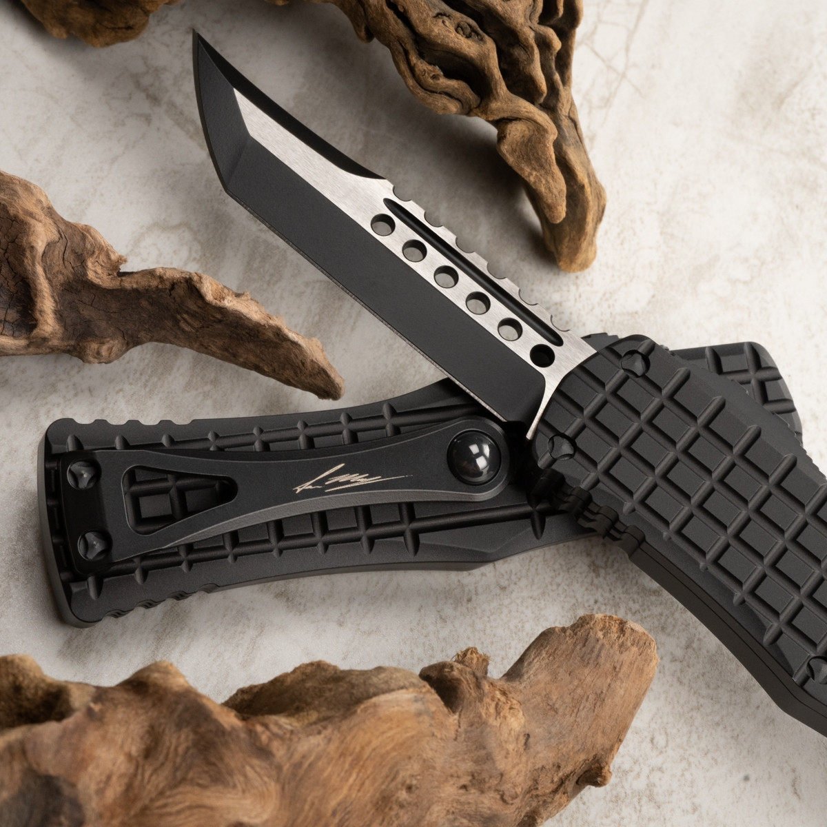 Microtech Hera 919-1TFRS Hellhound Black Blade, Black Frag Handle