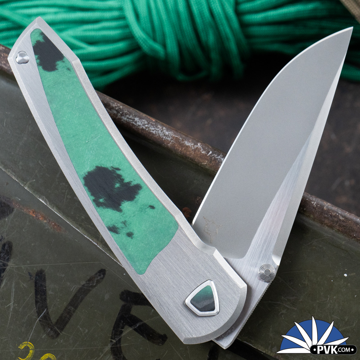 Sharknivco Waka, Blasted With Satin Flats RWL34, Green & Black