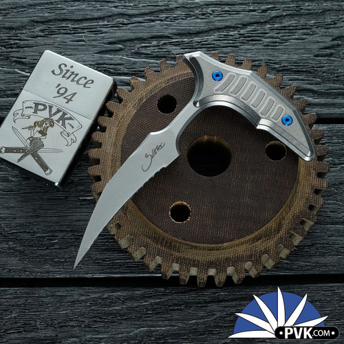 Microtech BEE S/E Wharnecliffe Stonewashed Full Serrated Blade, Stonewashed  Titanium Handle W/Blue Ti HW, Marfione Select