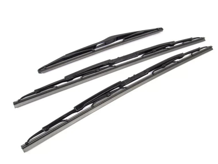 Wiper Blade Kit For Land Rover Discovery Series II, Front And Rear 3-Piece Set, Two Front Blades DKC100960 And One Rear Blade DKC100890