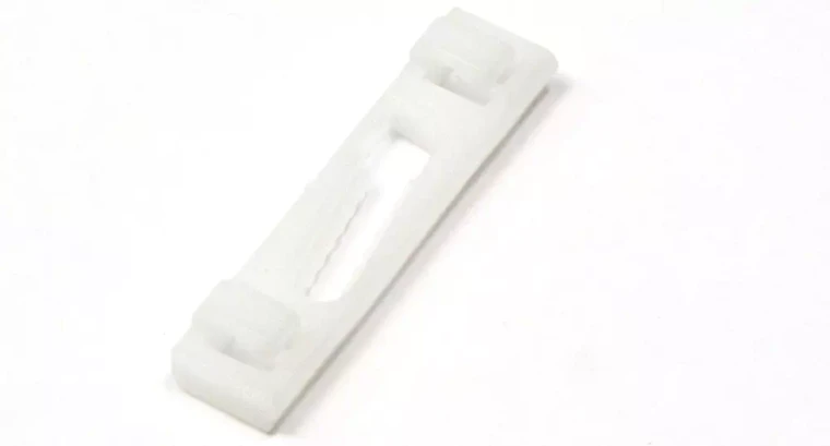 Upper Windshield Finisher Retainer DCE10038L For Range Rover P38