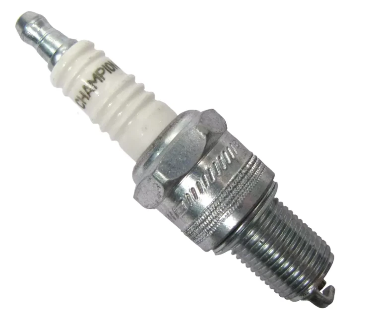 Spark Plug ERR3799, Champion RN11YC4, For GEMS Engine Land Rover Discovery I, Defender 90 And 110, Range Rover P38 And Range Rover Classic (See Fitment Years)
