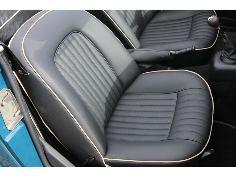 Seat Cover Kit Black White TR250