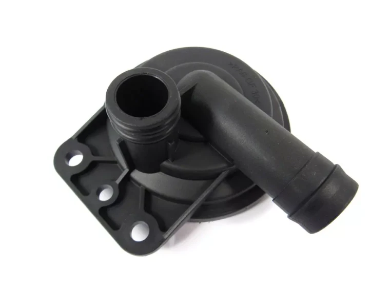 Right Valve Cover For PCV Valve LR003380 For Land Rover LR3, Range Rover Sport, And Range Rover Full Size L322, 2005 - 2009
