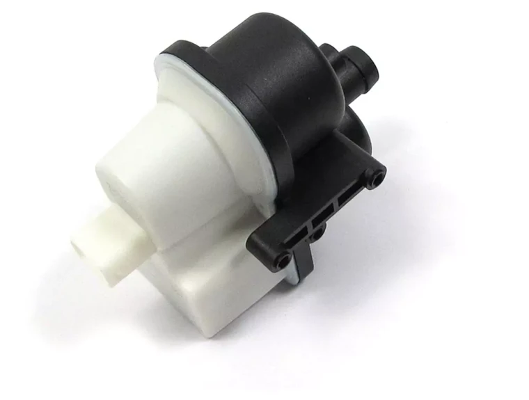 Genuine Valve WTR500020, Evaporative Loss Leak Detection, Diagnostic Module Tank Leakage System (DMTL), For Land Rover LR3