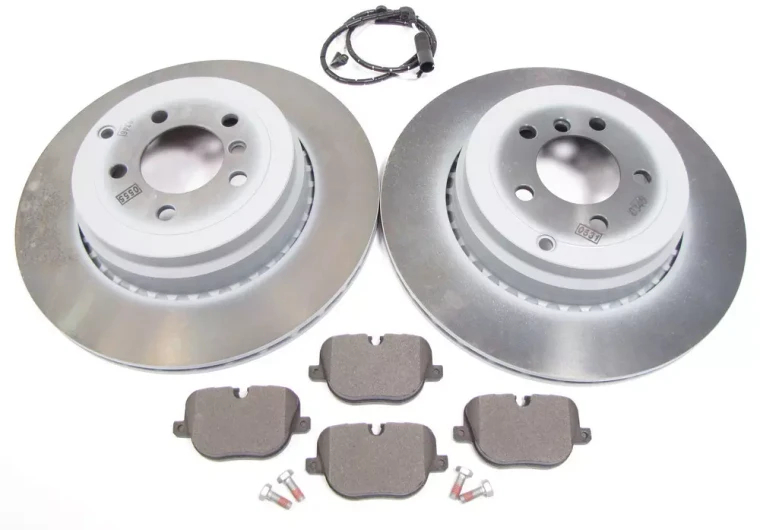 Rear Brake Rebuild Kit: Genuine Pads, Standard Rotors And Wear Sensor For Range Rover Full Size Supercharged 2010 - 2012