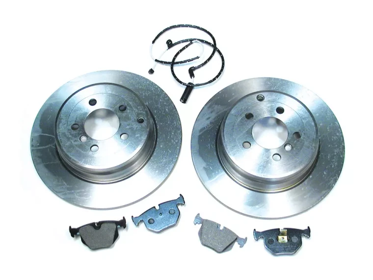 Rear Brake Rebuild Kit With Mintex Pads, Standard Rotors And Brake Wear Sensor For Range Rover Full Size L322, 2003 - 2005