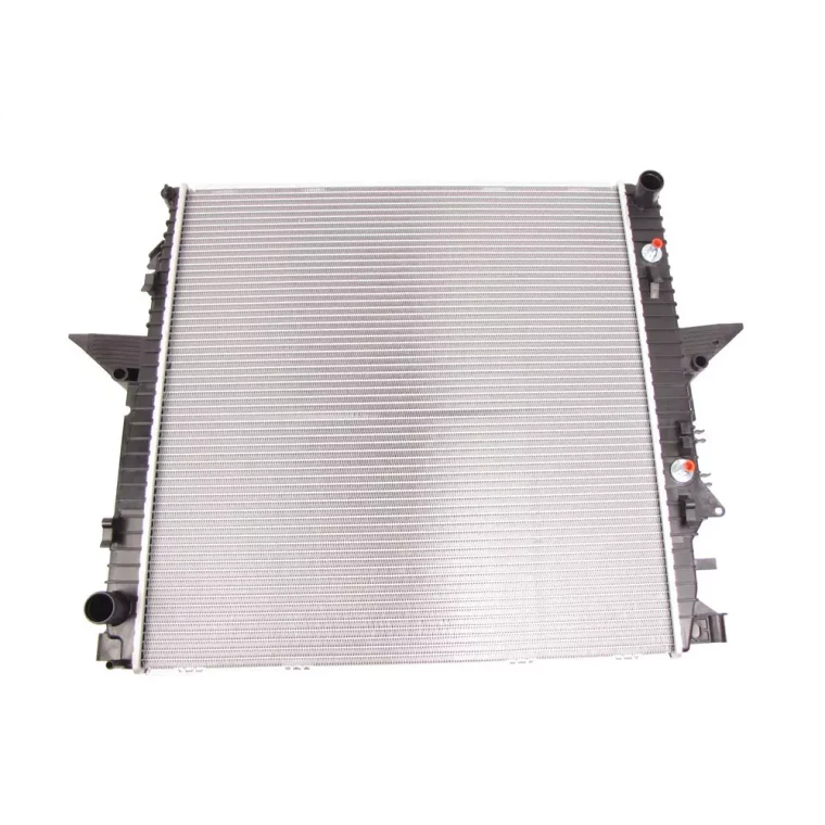 Radiator LR021777 For Land Rover LR3 And Range Rover Sport, 2005 - 2009
