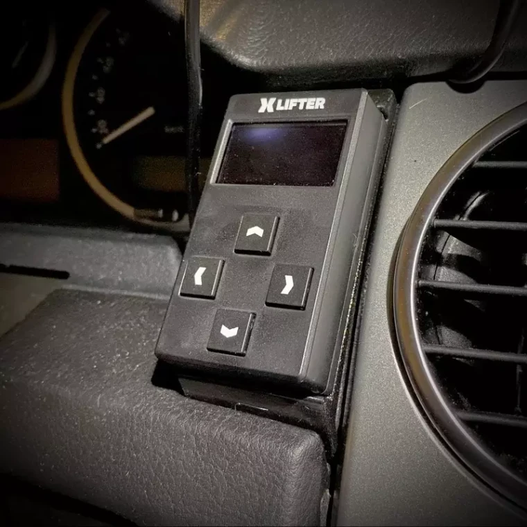 XLifter Integrated Dashboard Mounting Bracket For Land Rover LR3