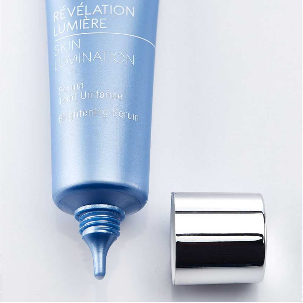 Close-up of Phytomer White Lumination serum tube nozzle with cap off